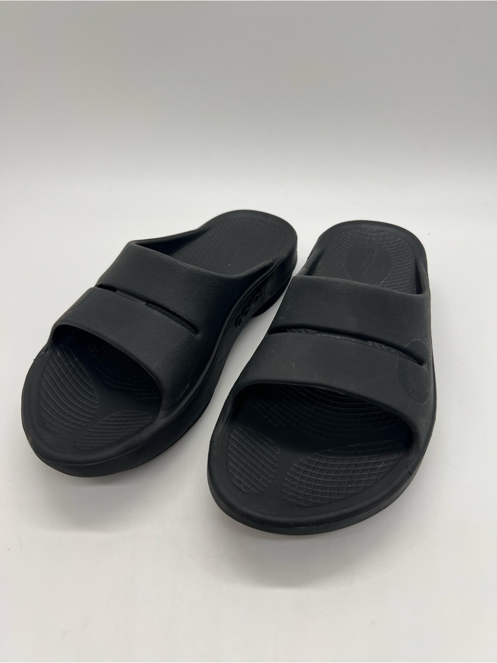 OOFOS Women's Black Matte Ooahh Recovery Slide Sandals Size 6